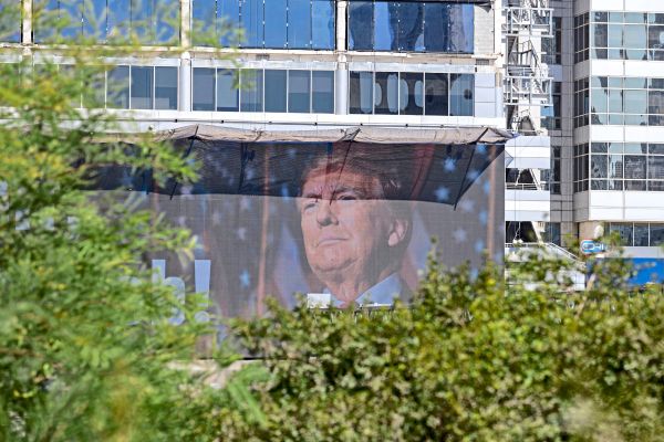 Trump-l-sst-die-Welt-warten-US-Milit-raktion-gegen-Iran-weiter-ungewiss