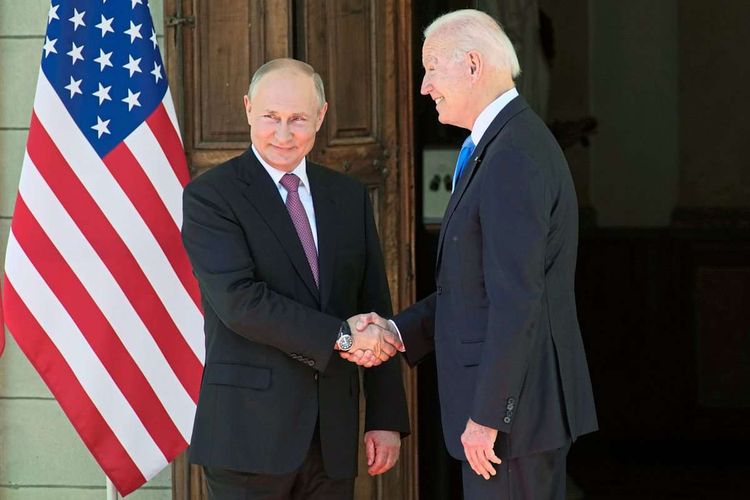 Handshake zwischen Putin und Biden.