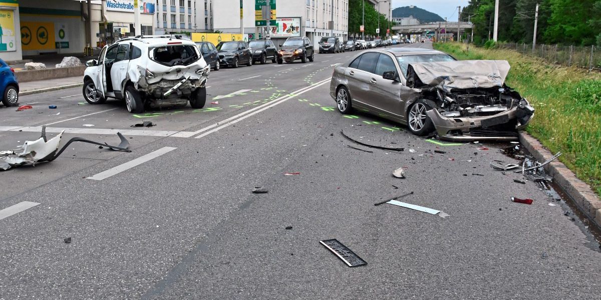 Mehrere Verletzte Nach Autounfällen In Wien - Österreich - DerStandard ...