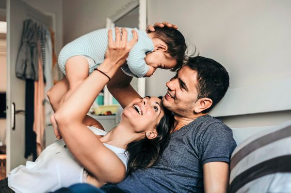 Wie-halten-Sie-es-mit-Stillen-Elternbett-und-Krippe-Teil-Eins-der-gro-en-STANDARD-Erziehungsumfrage