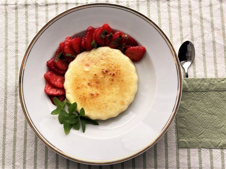 Rezept für GrießflammeriBrûlée mit BalsamicoErdbeeren Desserts