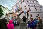 Regen statt Refrain: Als das ESC-Singalong vor der Volksoper baden ging
