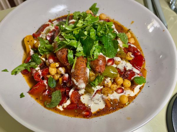 Winterlicher-Markteintopf-mit-viel-rotem-Paprika