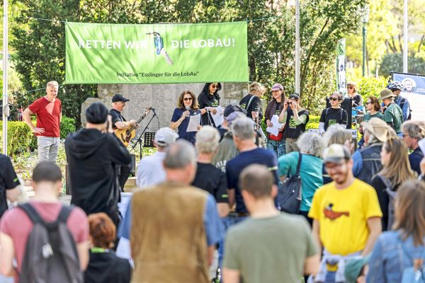 -Klimasch-dlich-und-milliardenschwer-Demo-in-Essling-gegen-Lobautunnel