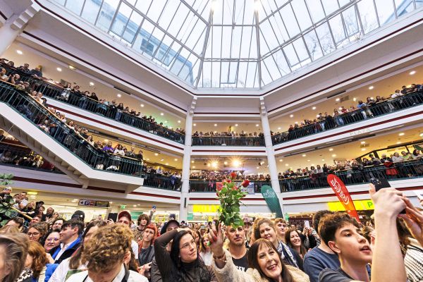 Der-hei-este-Tag-in-der-Geschichte-Wiens-Flucht-ins-Einkaufszentrum