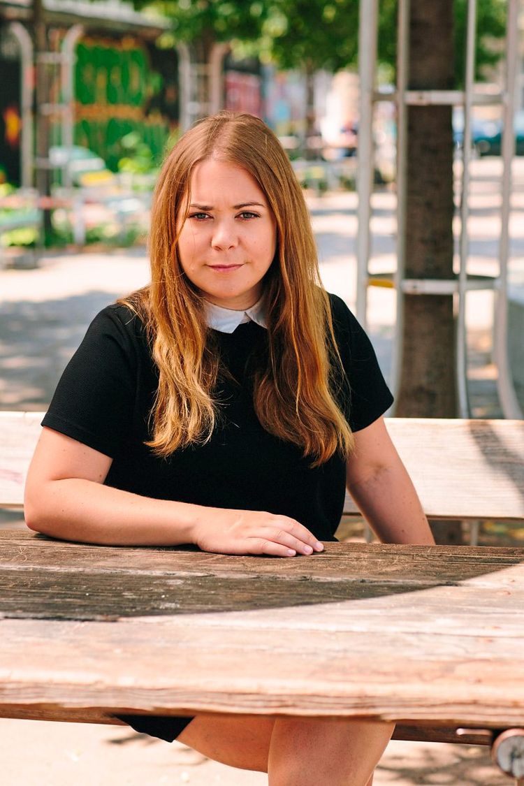 Stefanie Sargnagel Im Gassipark Mit Einem Joint Literatur 