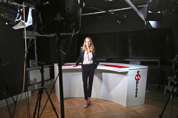 Wie-Nius-und-Exxpress-die-rechts-rechte-Wende-vorbereiten