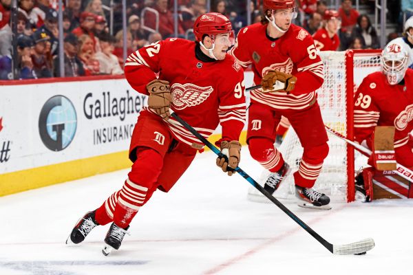 Marco-Kasper-und-die-Detroit-Red-Wings-siegten-zum-Jahresausklang-in-der-NHL