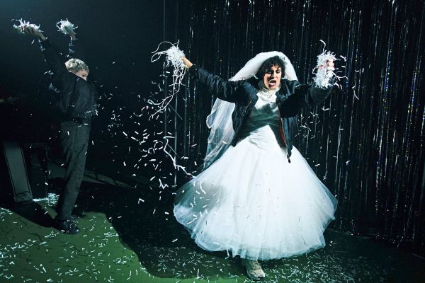 -like-lovers-do-im-volkstheater-sexuelle-bergriffe-und-falsche-rollenideale