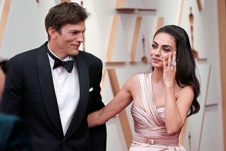 Ashton Kutcher und Mila Kunis bei den Oscars im Jahr 2022. Nun gerieten sie in die Kritik wegen ihres Einsatzes für Danny Masterson.