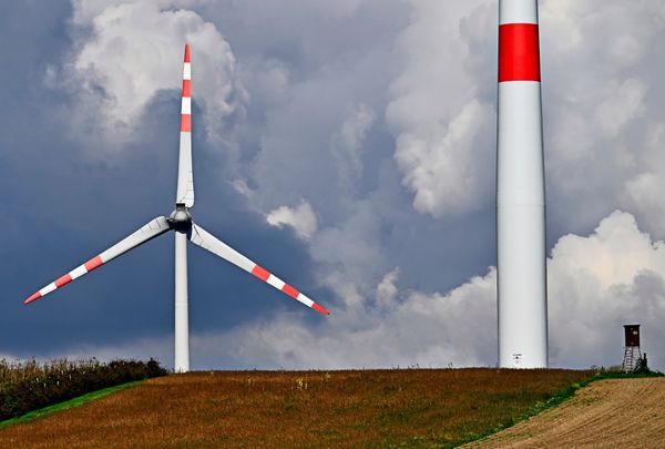 Regierung-bei-neuem-Gesetz-zum-kostrom-Ausbau-einig