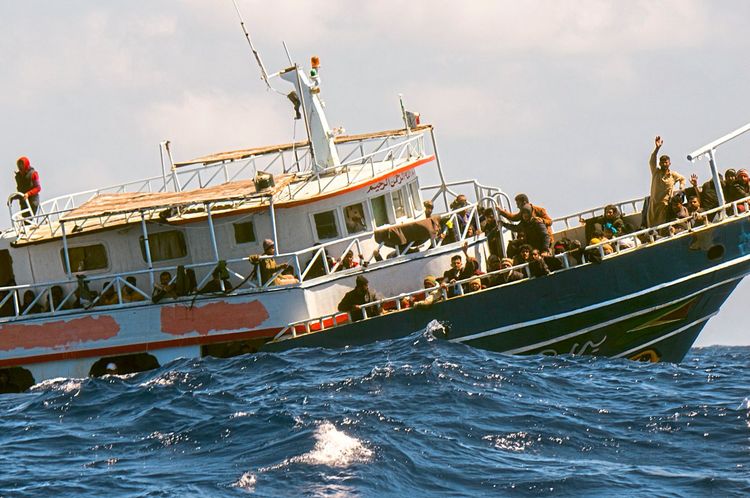 Flüchtlingsboot vor der libyschen Küste.
