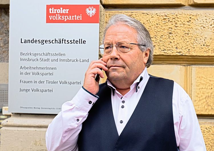Franz Hörl am Telefon.