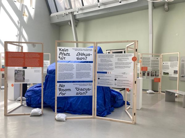Verh-lltes-Holocaust-Mahnmal-als-Stein-des-Ansto-es-zur-Diskussion