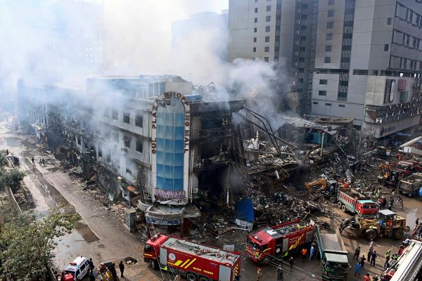 Mindestens-26-Tote-nach-Brand-in-pakistanischem-Einkaufszentrum