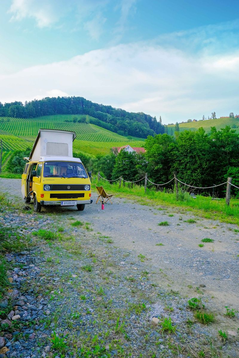 Im Elektro-Bulli gegen den Strom: Campingurlaub auf dem Bauernhof in Slowenien