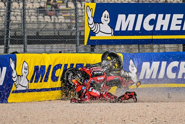 Marc-Marquez-st-rzt-im-MotoGP-Sprint-von-San-Marino-Bezzecchi-siegt