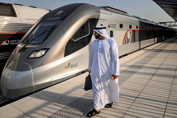 In-den-Emiraten-f-hrt-zum-ersten-Mal-ein-regul-rer-Personenzug