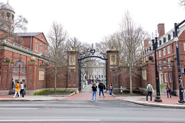 Heimische-Gr-nderin-will-Studierenden-Zugang-zu-teuren-Top-Unis-finanzieren