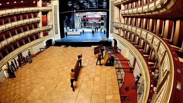 So-verwandelt-sich-die-Staatsoper-ins-Opernball-Parkett