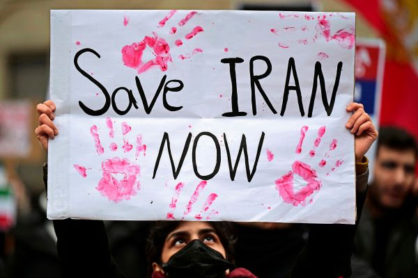 Menschen-im-Iran-berichten-von-mit-Opfern-berf-llten-Spit-lern