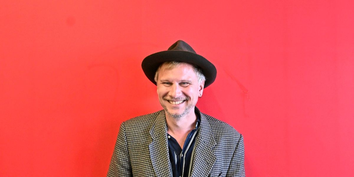 Robert Stadlober singt gegen Rechts: "Schlimmer wird's eh von selber"