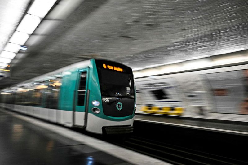 Angreifer verletzte drei Frauen in Pariser Métro mit Stichwaffe
