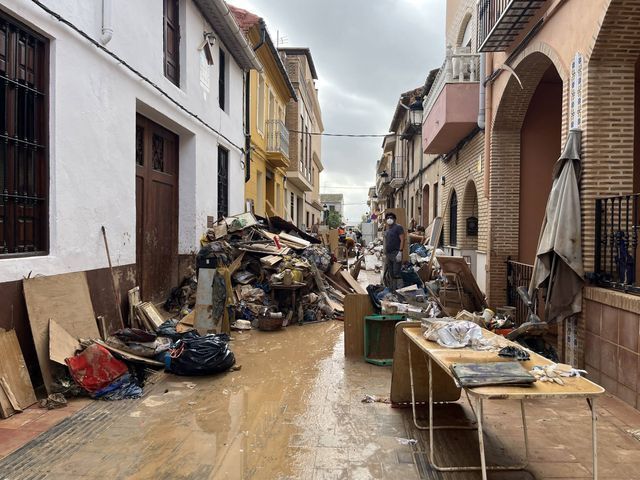 Nach den Fluten kamen in Spanien die Plünderer