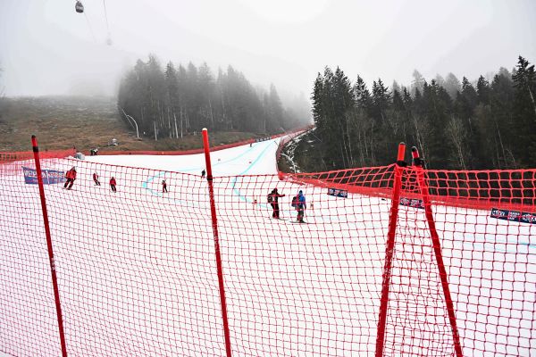 Tschechische-Skifahrerin-Tereza-Nov-nach-Garmisch-Sturz-noch-im-Rollstuhl