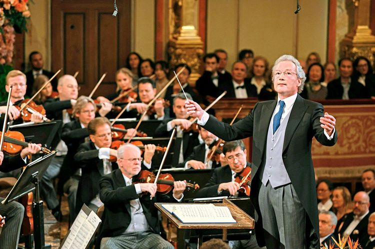 Die Wiener Philharmoniker unter Dirigent Franz Welser-Möst am 1. Jänner 2023.