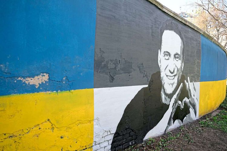 Eines der zwei Nawalny-Graffitis auf der Mauer hinter dem Wiener 