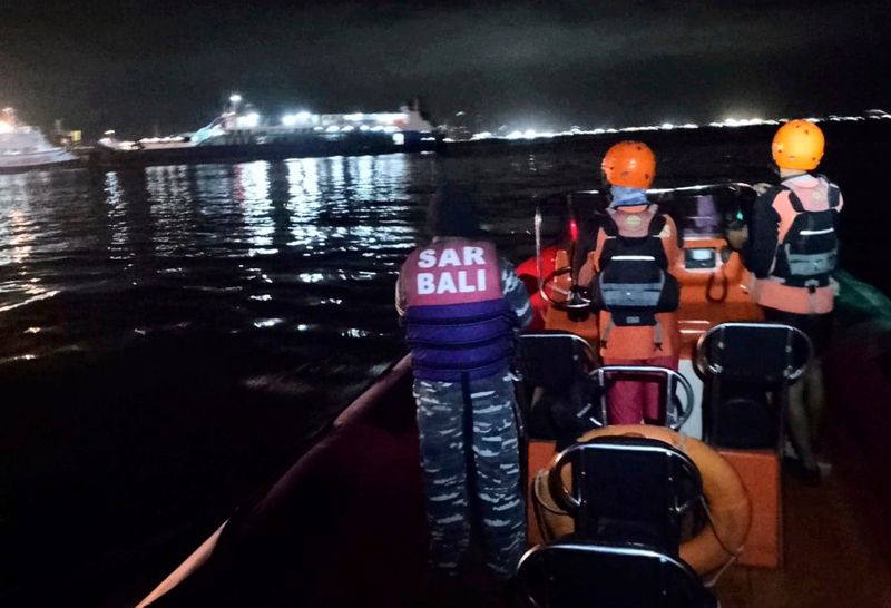 Fähre mit über 60 Menschen an Bord vor Bali gekentert – mindestens vier Tote