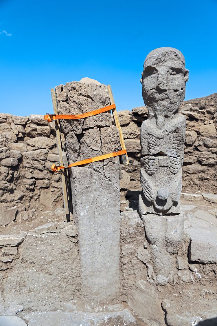 Archäologie Türkei Skulptur Mann mit erigiertem Penis