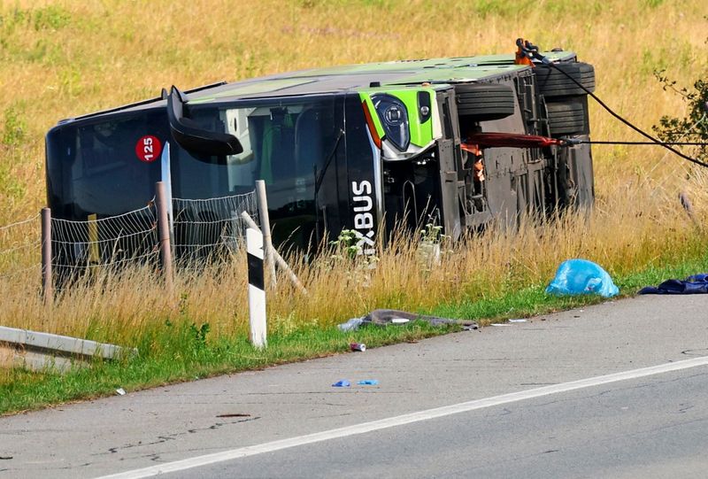 Flixbus auf Weg nach Wien in Deutschland umgekippt