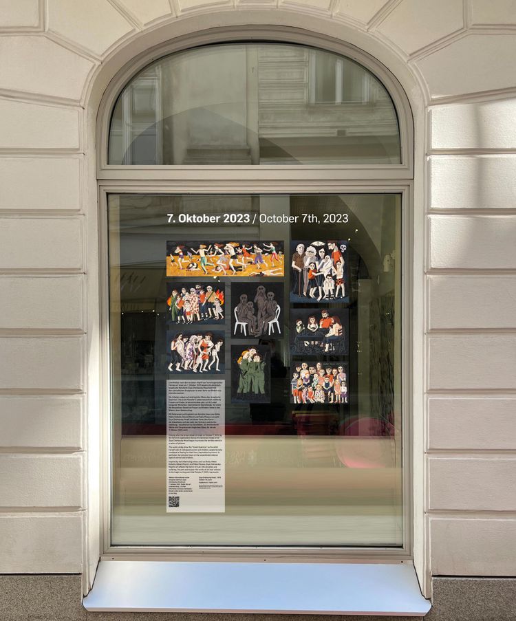 Das Schaufenster mit Bildern Zoya Cherkassky-Nnadis im Museum Dorotheergasse im 1. Bezirk.