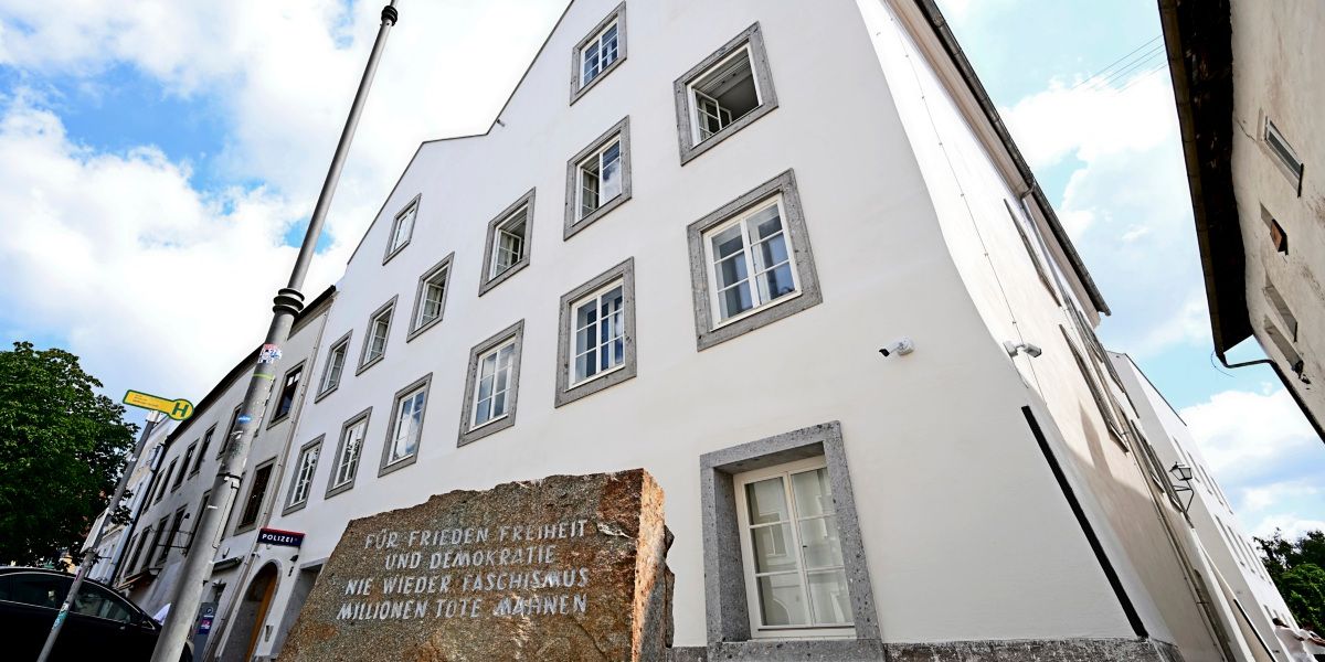 Polizeizentrum im umgebauten Hitler-Geburtshaus in Braunau eröffnet