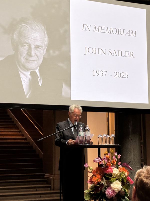 Gedenken-an-den-Kunstfreund-und-Galeristen-John-Sailer