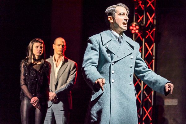 Die-R-ckkehr-des-Adolf-Hitler-Er-ist-wieder-da-im-Theater-der-Jugend