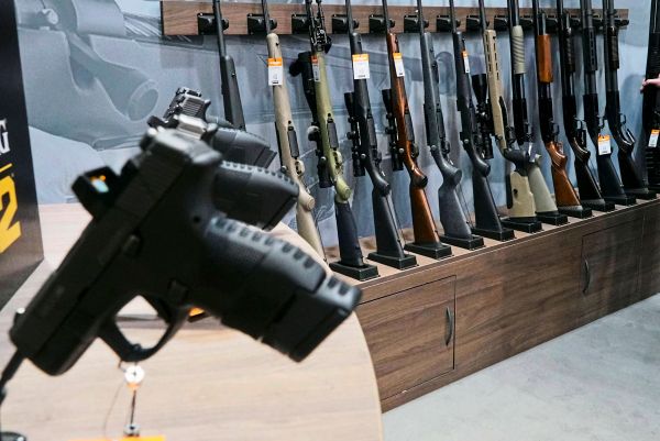 Zielfernrohre-von-Swarovski-Firma-landeten-vor-Kriegsbeginn-bei-russischem-Milit-r