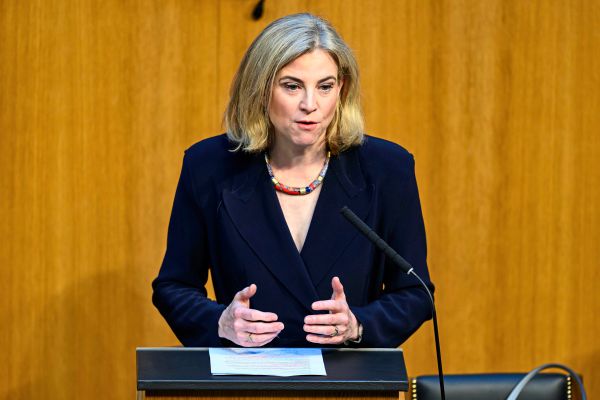 Beate-Meinl-Reisinger-sterreichs-Krisenministerin