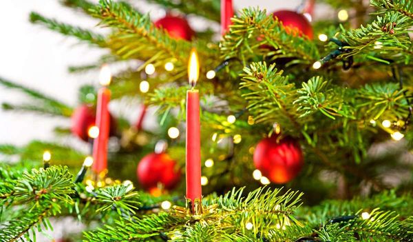 Pro-Kontra-Echte-Kerzen-oder-LEDs-zu-Weihnachten-
