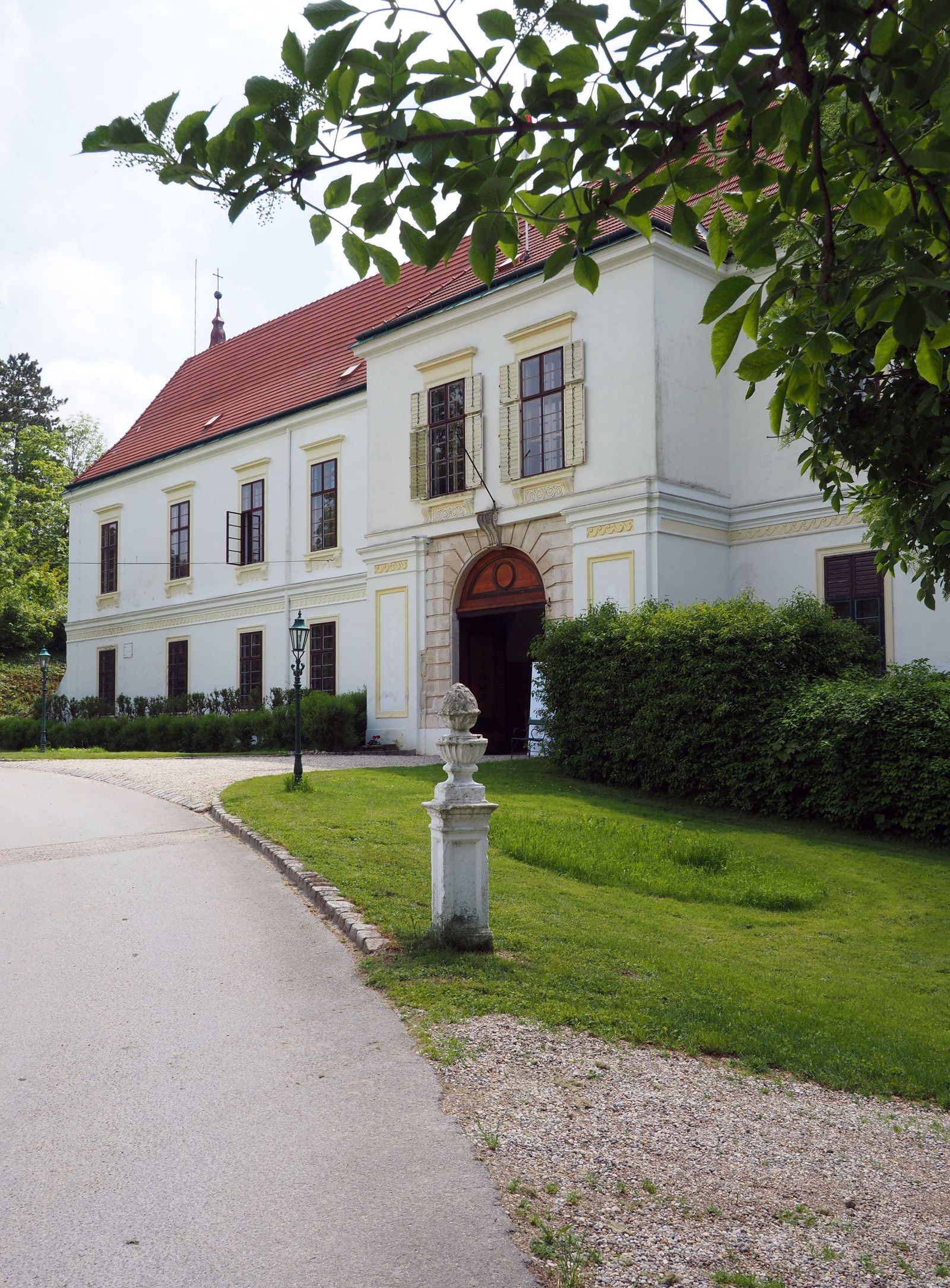 Der Charme der Scherben auf Schloss Loosdorf - Urlaub in Österreich ...