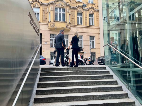 Prozess-um-Drohung-gegen-Simone-Lugner-ohne-Angeklagten