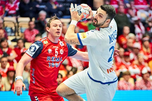 -Nicht-fair-Portugiesischer-Handballer-spionierte-via-Tablet-Timeout-Ansprache-des-Gegners-mit