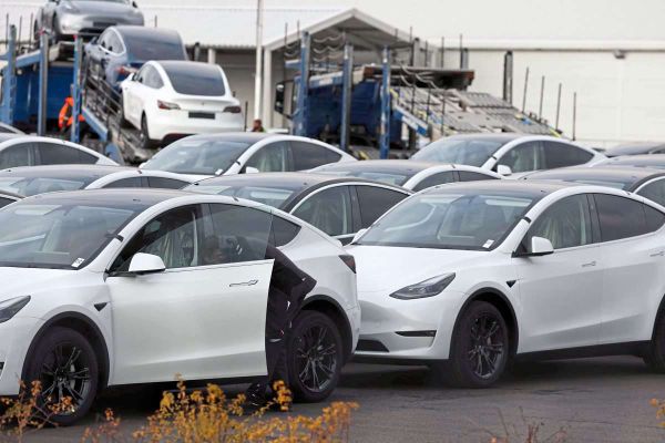 Verr-ckter-Chef-gutes-Auto-Das-moralische-Dilemma-der-Tesla-Fahrer