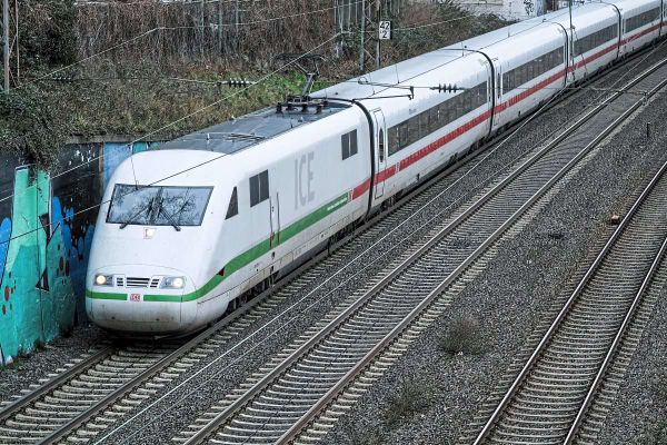 sorge-vor-zerschlagung-der-deutschen-bahn-bei-cdu-kanzler-merz