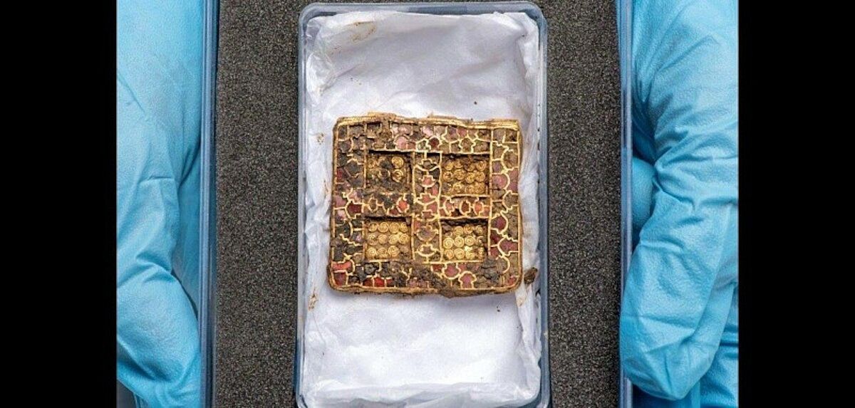 Schmuck einer mächtigen Frau aus dem &amp;quot;dunklen Zeitalter&amp;quot; Britanniens ...