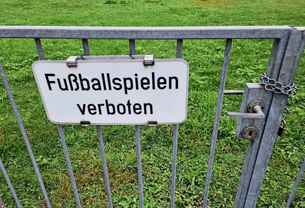 NS-Prozess-um-rassistische-Kinderbeschimpfung-und-Heil-Hitler-im-Gemeindebau