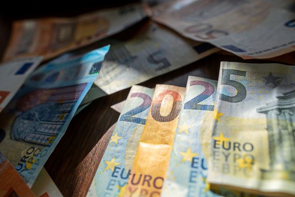 Rund-zwei-Drittel-der-sterreicher-und-Deutschen-zahlen-h-ufig-bar