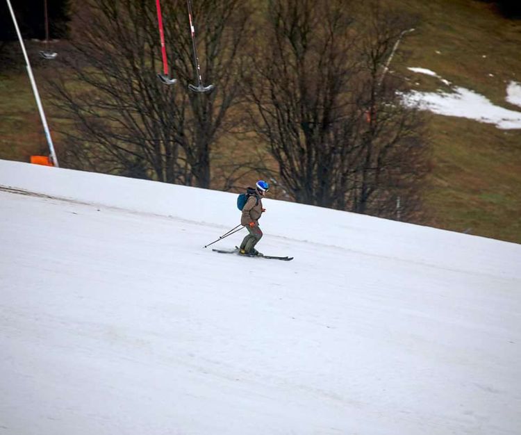 Skifahrer auf Piste